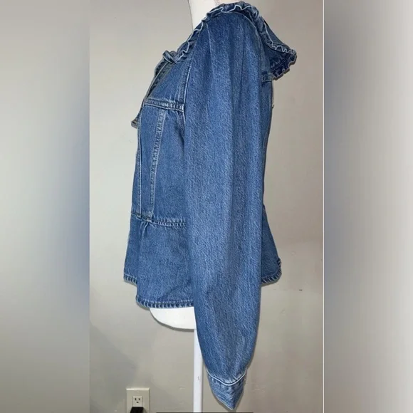 Levi's Women’s Prairie Denim Ruffle Trucker Jacket In Medium Wash Sz M NWT - Picture 5 of 12